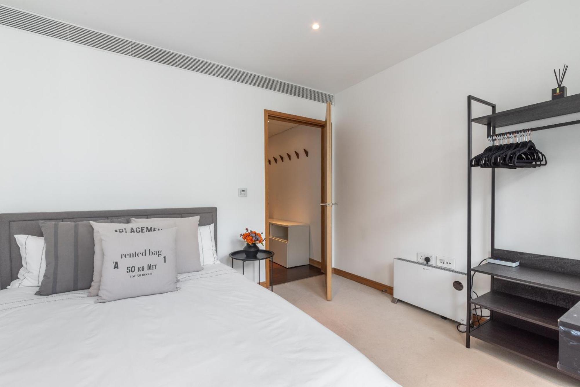 3bed 3bath With 2xbalconies In Апартаменты