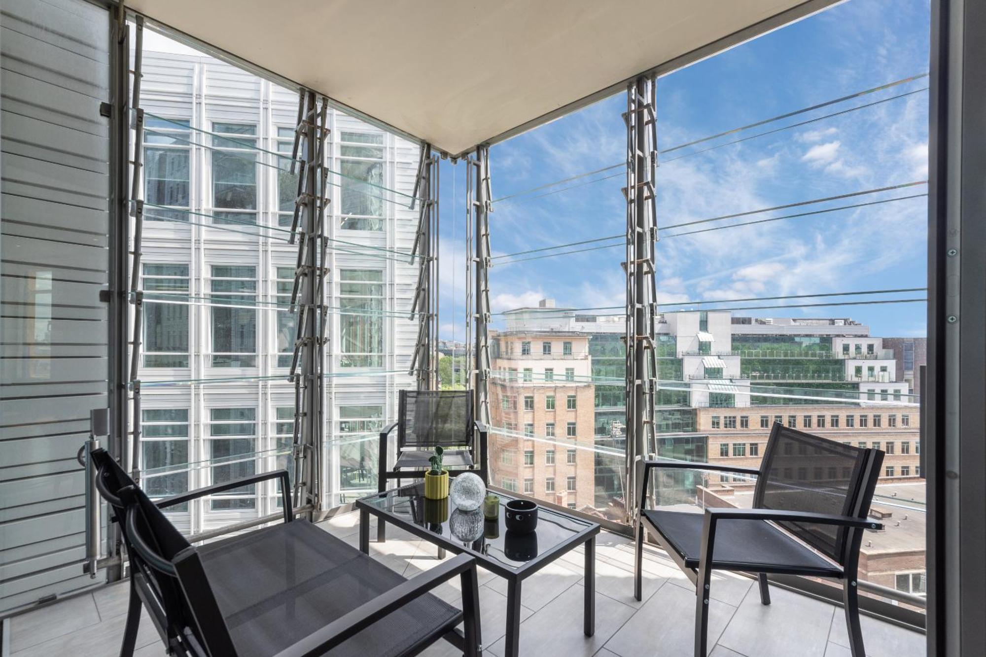 3bed 3bath With 2xbalconies In * Лондон